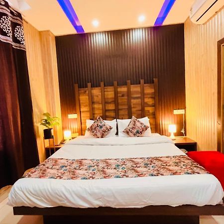 The Pearl Grand, Top Rated & Most Awarded Property In Chandigarh Hotel Zirakpur Екстериор снимка