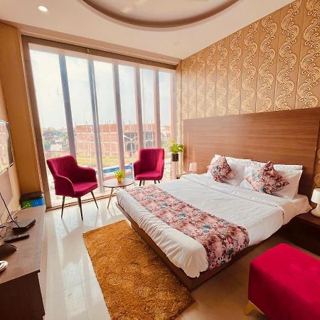 The Pearl Grand, Top Rated & Most Awarded Property In Chandigarh Hotel Zirakpur Екстериор снимка