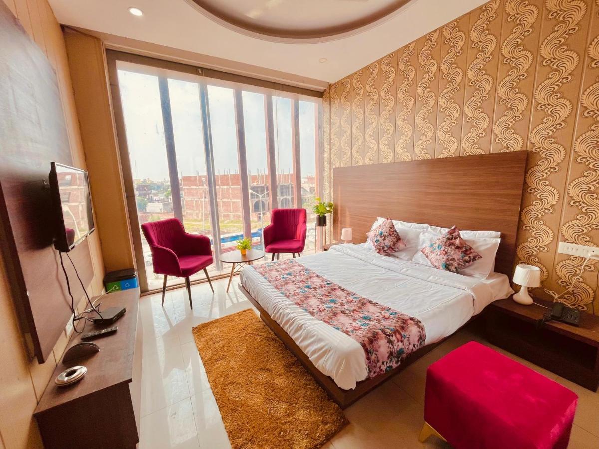 The Pearl Grand, Top Rated & Most Awarded Property In Chandigarh Hotel Zirakpur Екстериор снимка