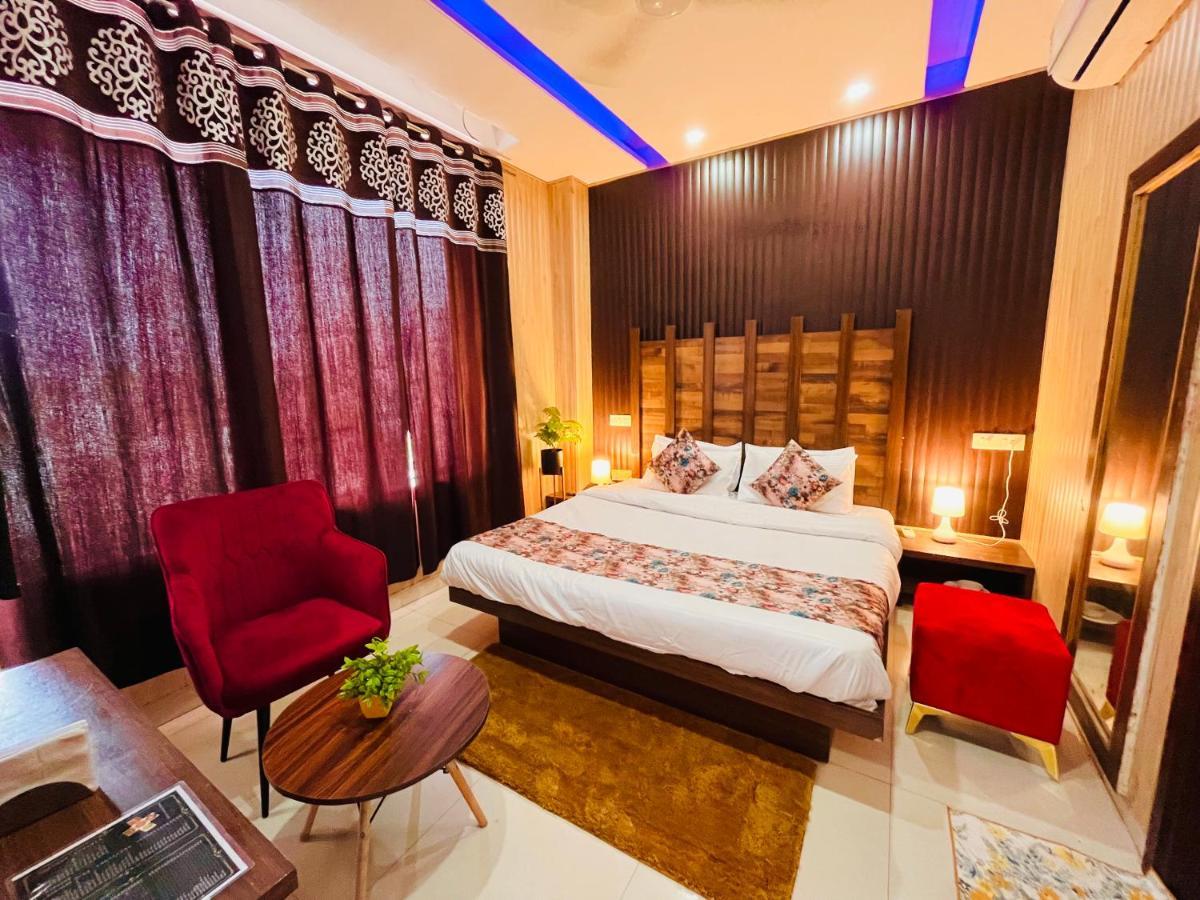 The Pearl Grand, Top Rated & Most Awarded Property In Chandigarh Hotel Zirakpur Екстериор снимка