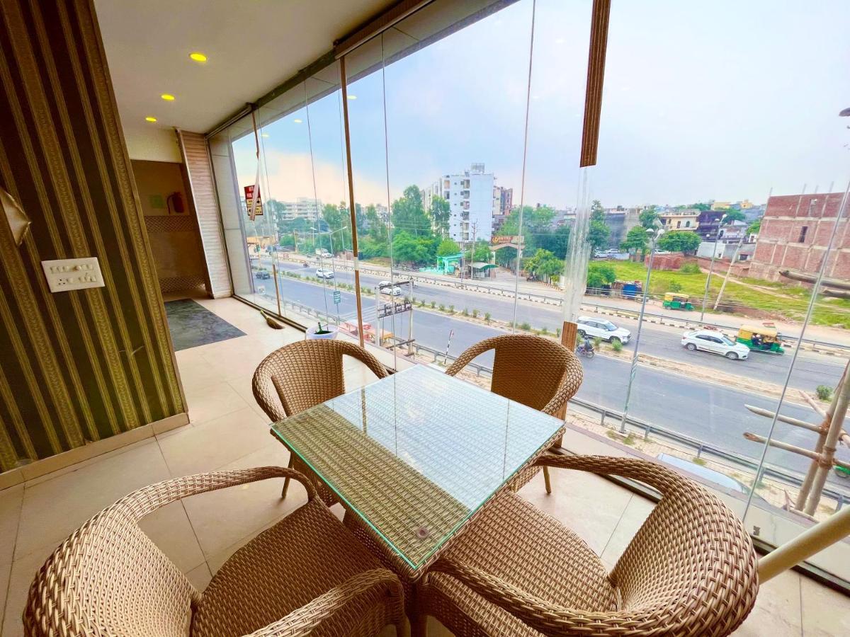 The Pearl Grand, Top Rated & Most Awarded Property In Chandigarh Hotel Zirakpur Екстериор снимка