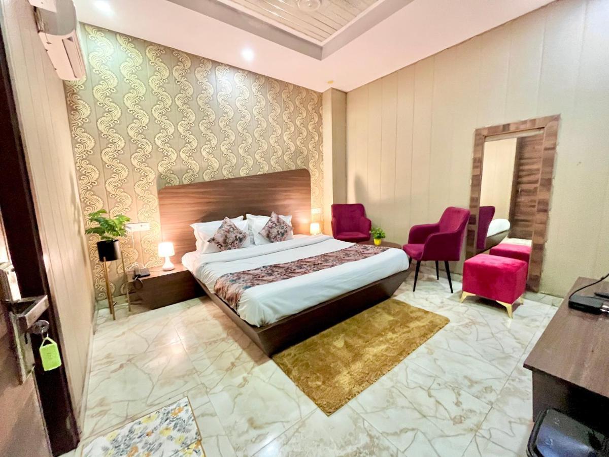 The Pearl Grand, Top Rated & Most Awarded Property In Chandigarh Hotel Zirakpur Екстериор снимка