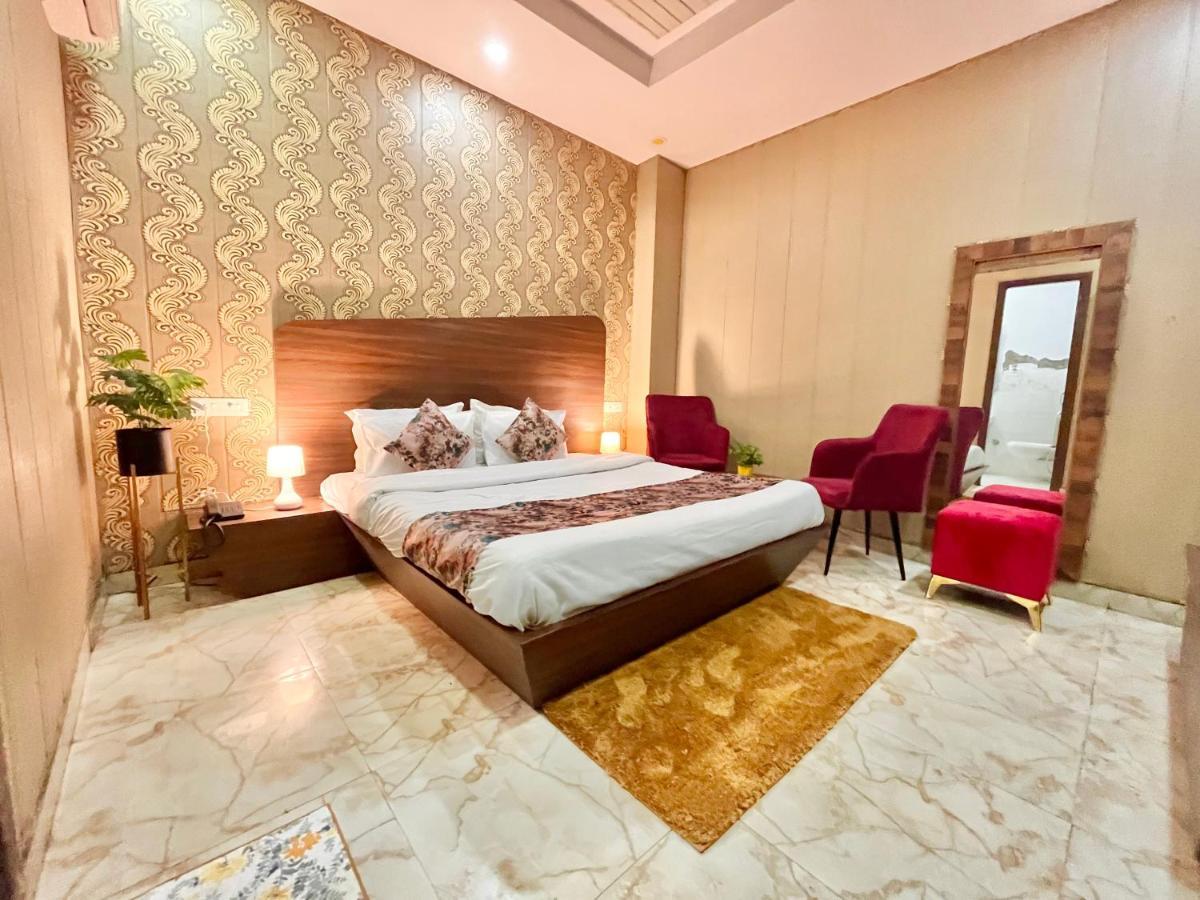 The Pearl Grand, Top Rated & Most Awarded Property In Chandigarh Hotel Zirakpur Екстериор снимка