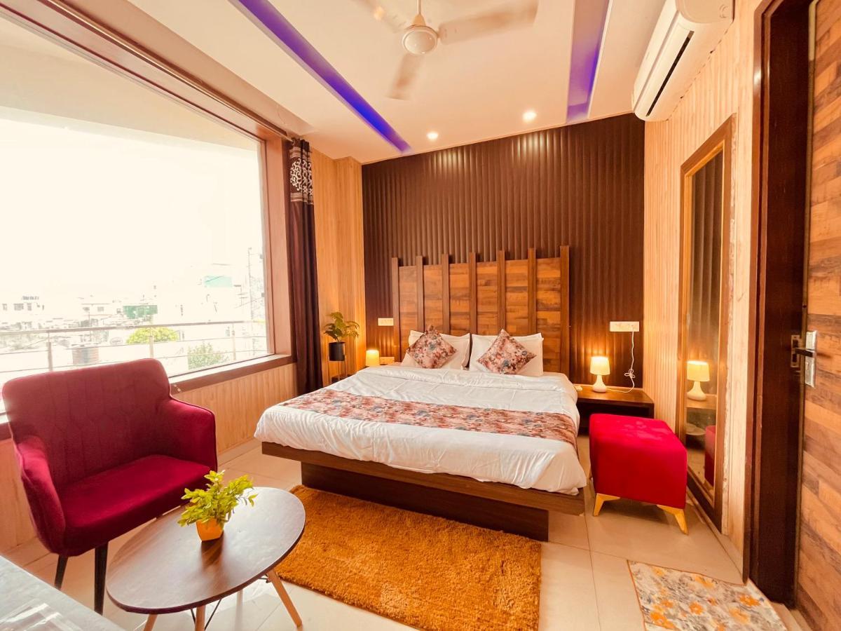 The Pearl Grand, Top Rated & Most Awarded Property In Chandigarh Hotel Zirakpur Екстериор снимка