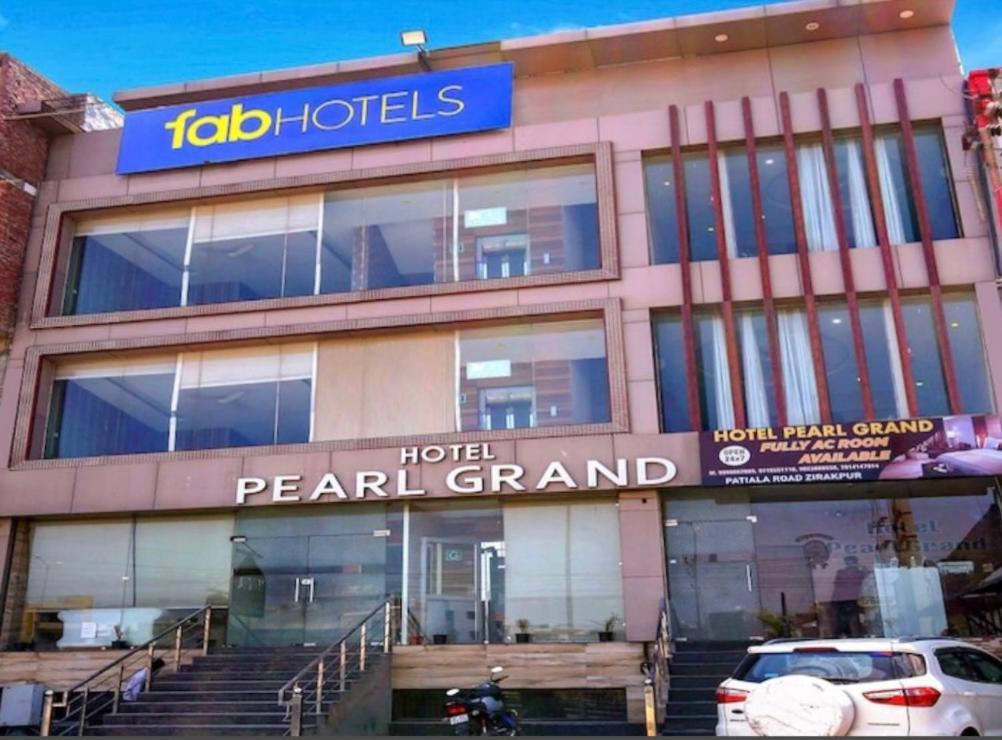 The Pearl Grand, Top Rated & Most Awarded Property In Chandigarh Hotel Zirakpur Екстериор снимка