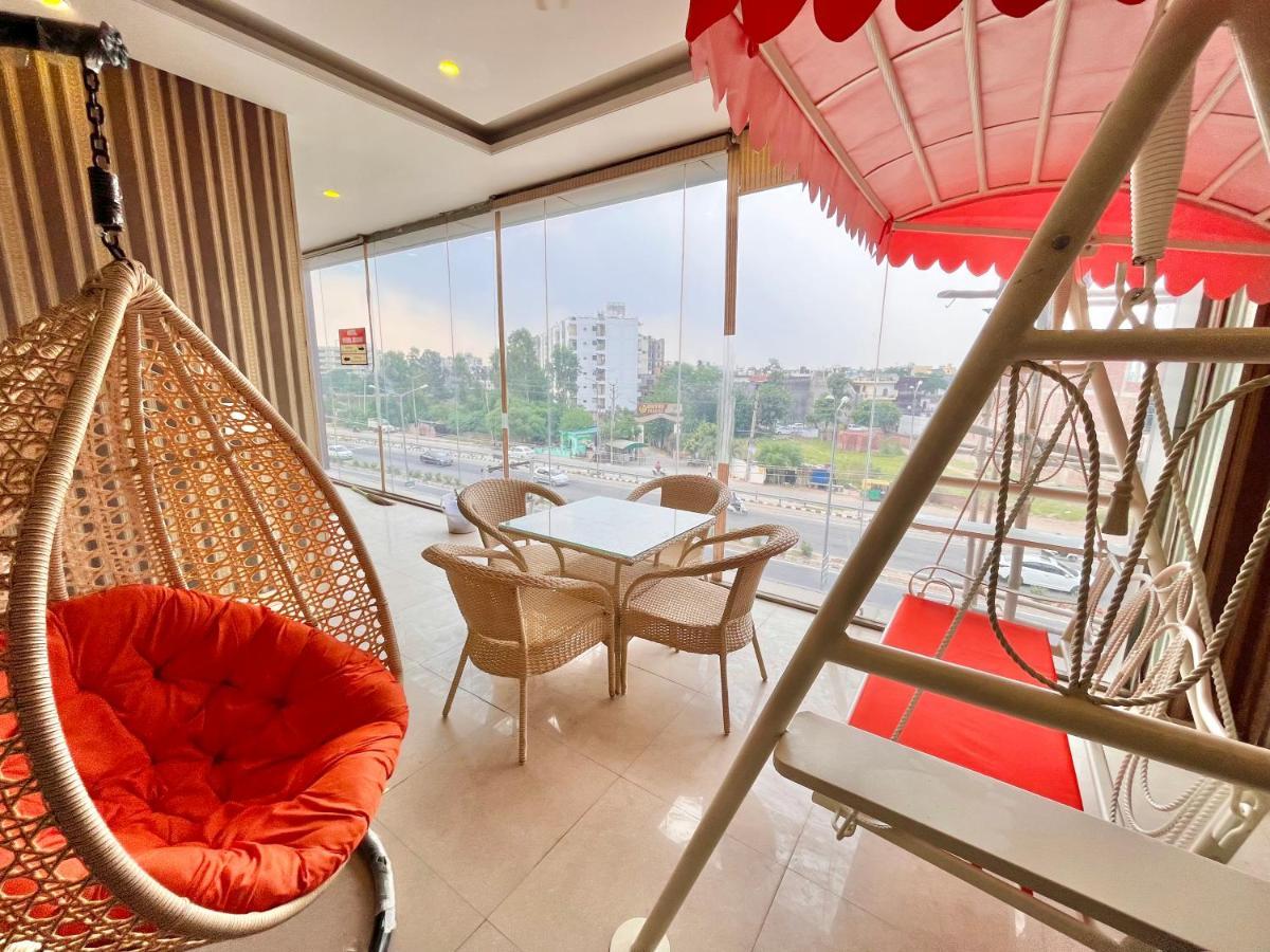 The Pearl Grand, Top Rated & Most Awarded Property In Chandigarh Hotel Zirakpur Екстериор снимка